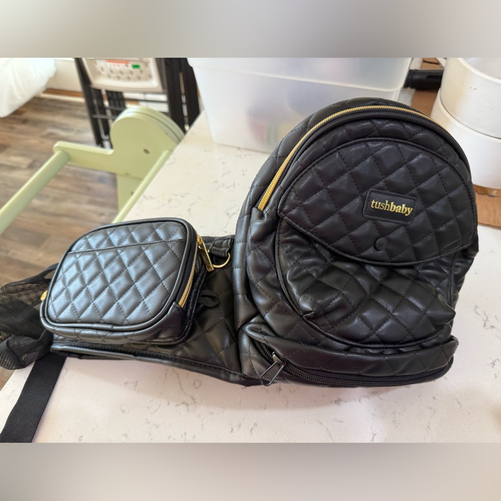 Tushbaby Vegan Leather Black Quilted Baby Hip Carrier